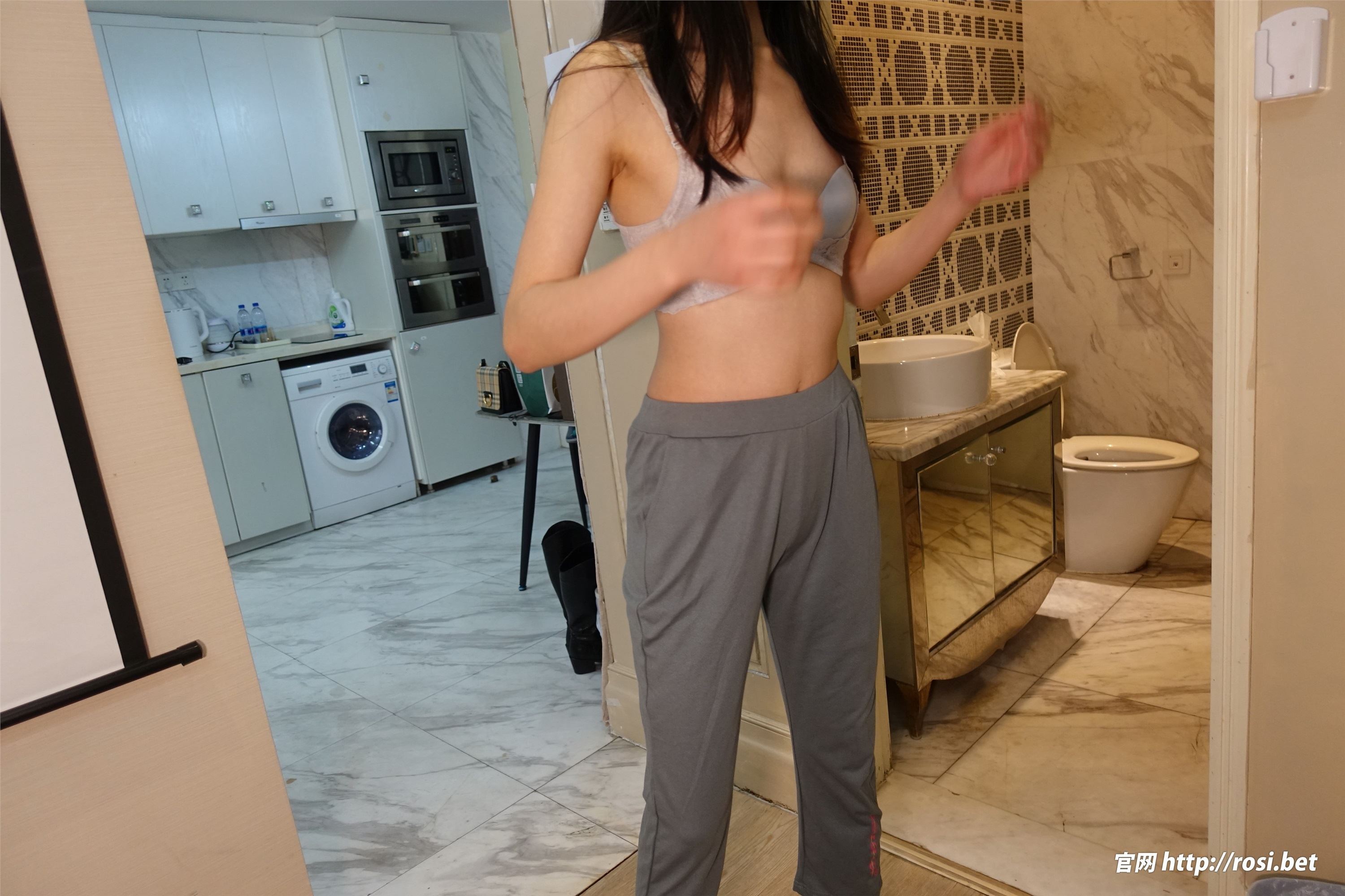 ROSI写真 2023.12.13 NO.4391